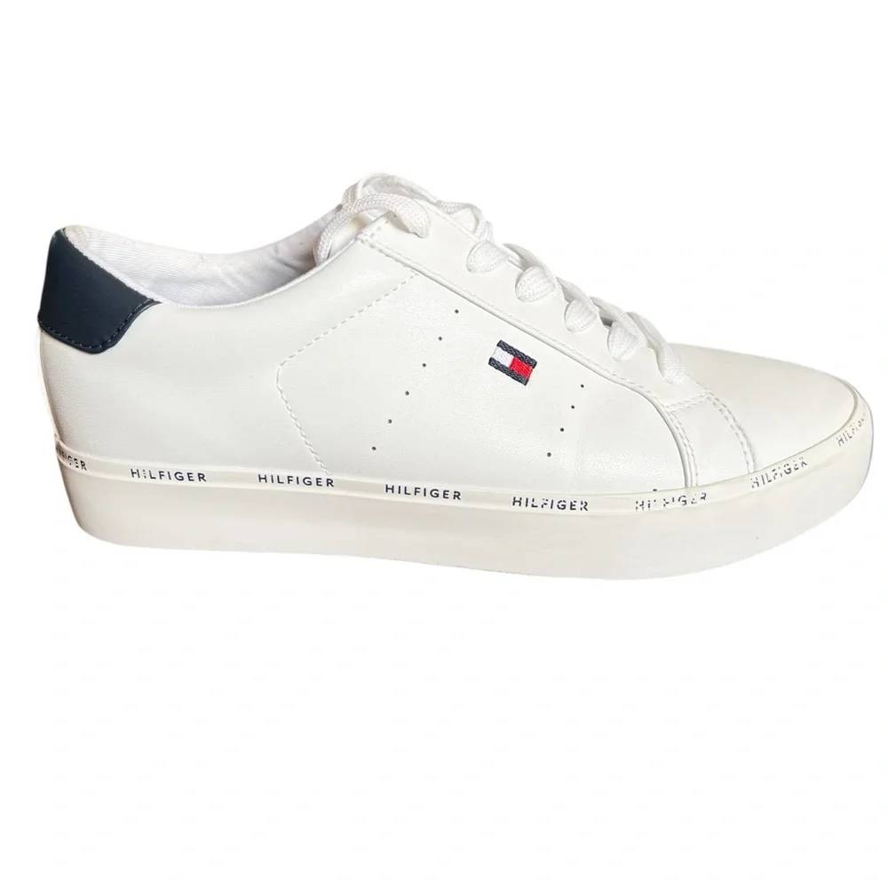 Tommy Hilfiger Henissly Classic White Leather Sneakers size 9.5